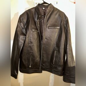Men's Sleek Black Leather Jacket